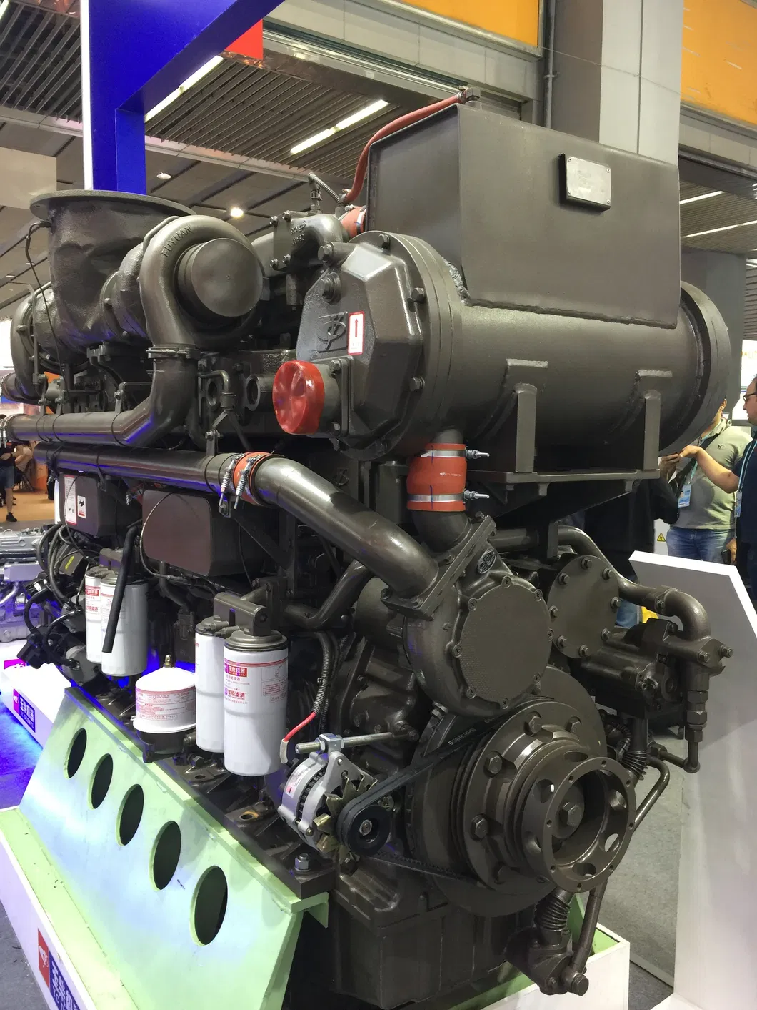 960HP 1350rpm Germany Mtu Technology Motor 960HP Yuchai Marine Engine